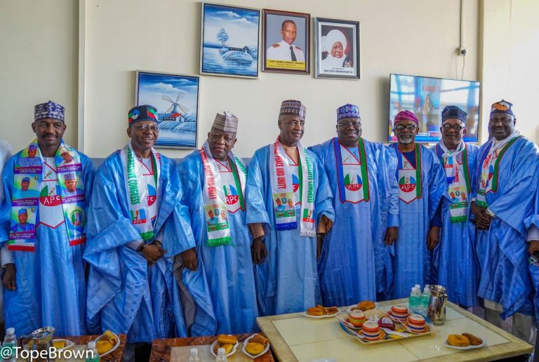 Nigerian politicians campaign for votes